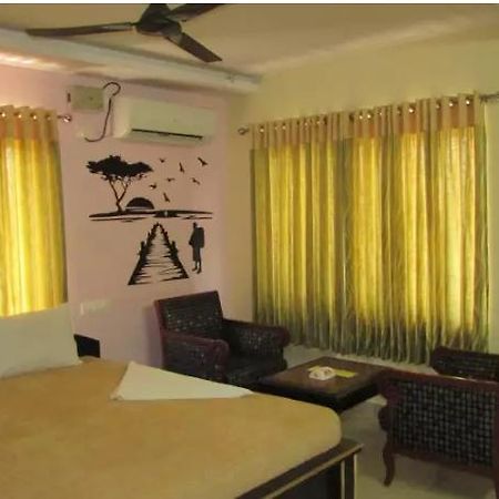 Maruthi Residency Inn & Restaurant Hyderabad Ngoại thất bức ảnh